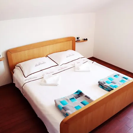 Appartement With Parking Space - 17853 *