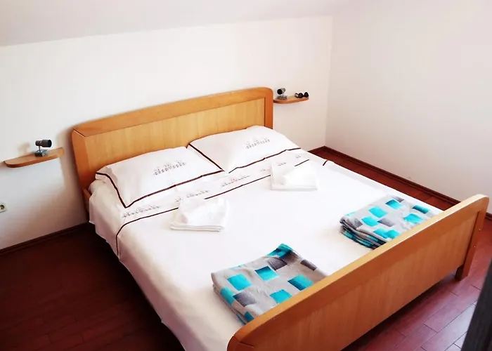 Apartman With Parking Space - 17853 *